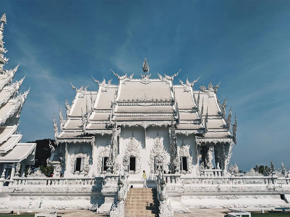 L'Ubosoft, le bâtiment principal du Wat Rong Khun