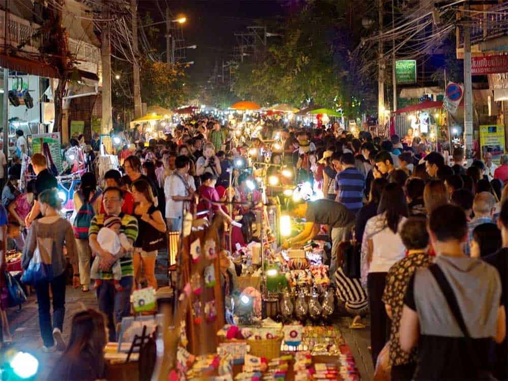 visiter le tha pae sunday market - marché du dimanche de Chiang Mai