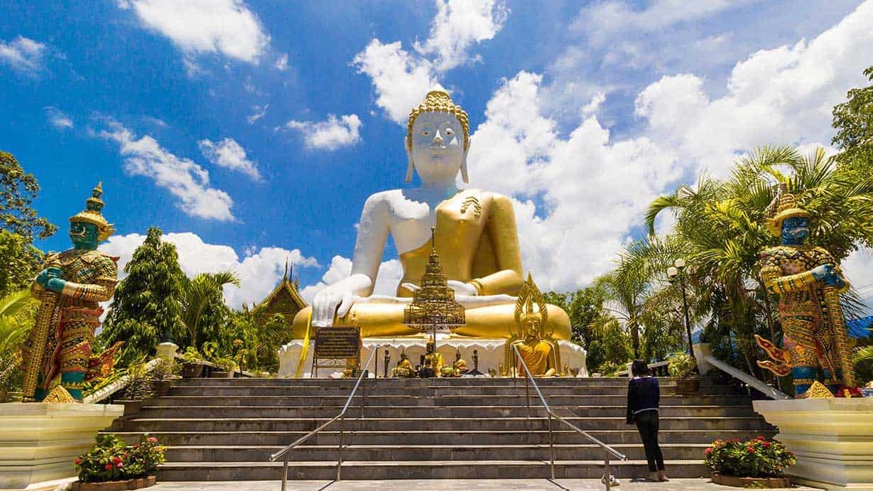 temple Wat Phra That Doi Kham a chiang mai